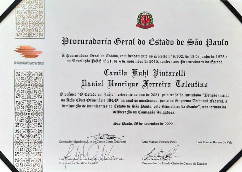 Camila K Hl Pintarelli E Daniel Henrique Ferreira Tolentino Recebem